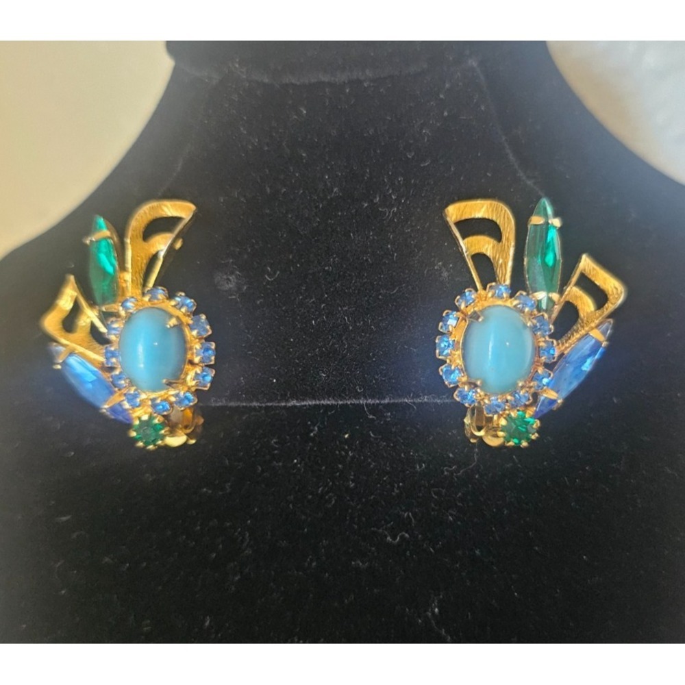 Vintage Blue/Green‎ Rhinestone Clip On Earrings Gold Tone w/ Blue Cabochon Stone